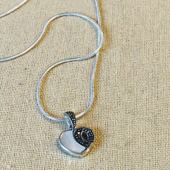 Shell Necklace - Picture 2 of 3